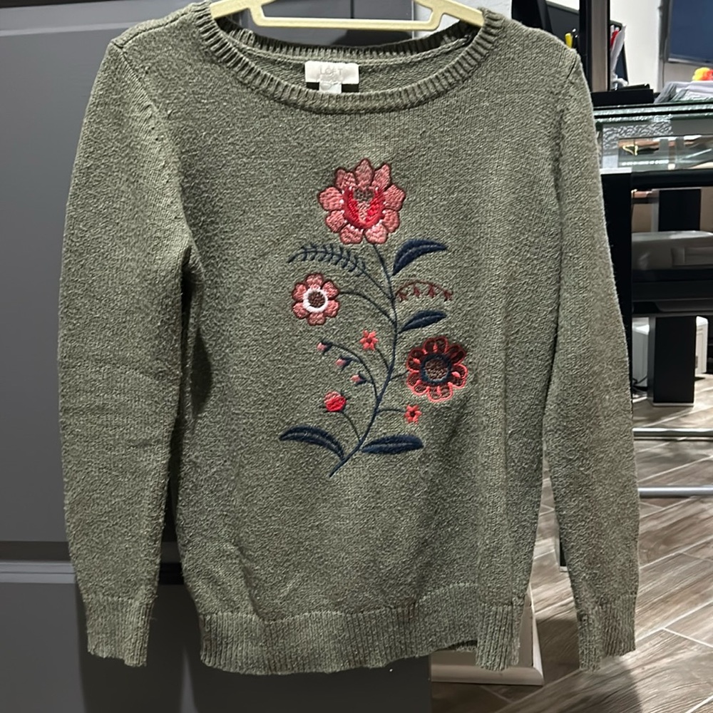 LOFT green sweater with flowers on front